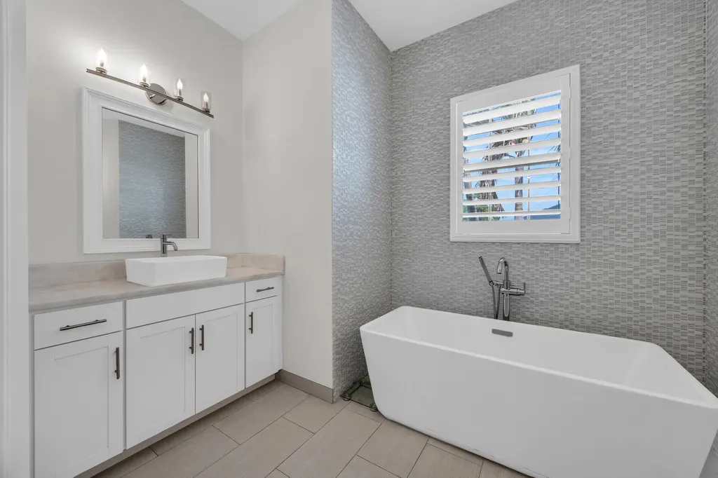 6083 NW East Deville Circle Port St Lucie FL 34986