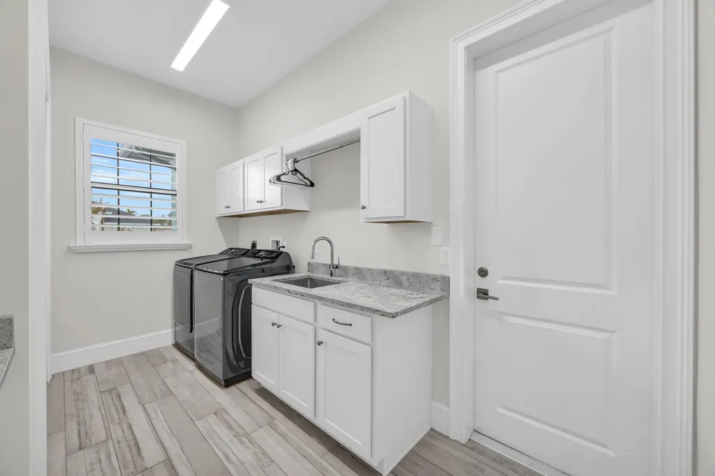 6083 NW East Deville Circle Port St Lucie FL 34986