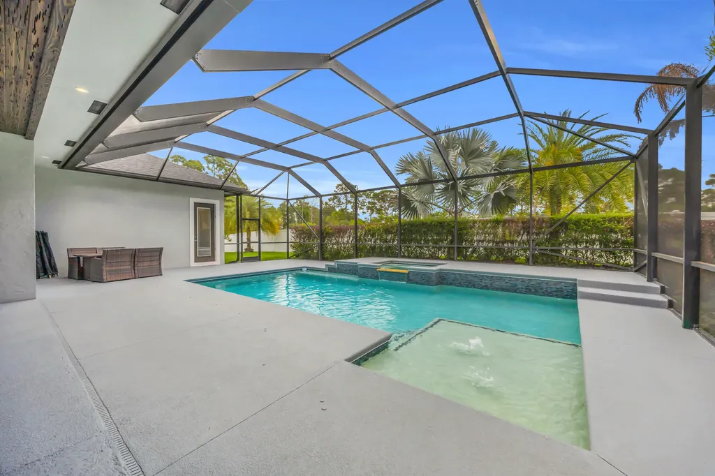 6083 NW East Deville Circle Port St Lucie FL 34986