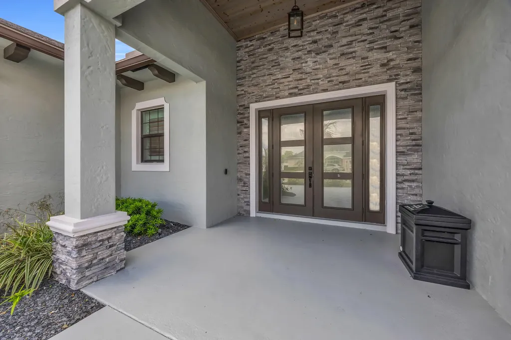 6083 NW East Deville Circle Port St Lucie FL 34986