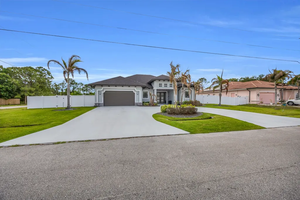 6083 NW East Deville Circle Port St Lucie FL 34986