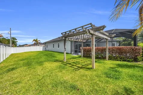 6083 NW East Deville Circle Port St Lucie FL 34986
