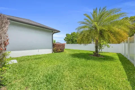 6083 NW East Deville Circle Port St Lucie FL 34986