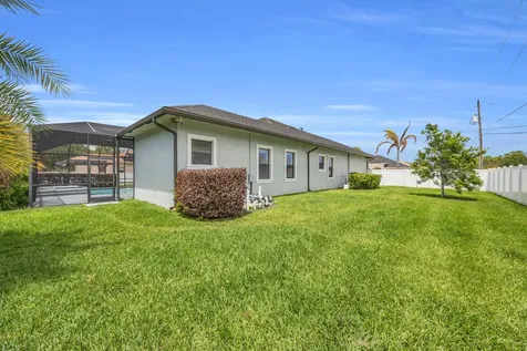 6083 NW East Deville Circle Port St Lucie FL 34986