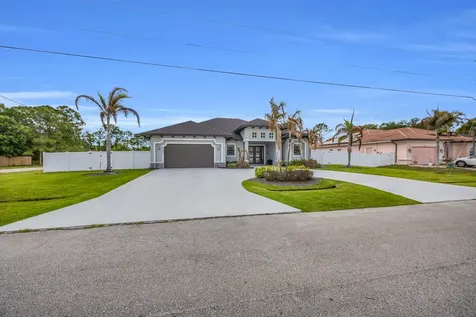 6083 NW East Deville Circle Port St Lucie FL 34986