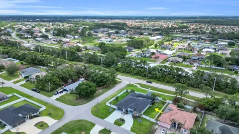 6083 NW East Deville Circle Port St Lucie FL 34986