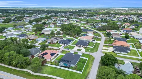 6083 NW East Deville Circle Port St Lucie FL 34986