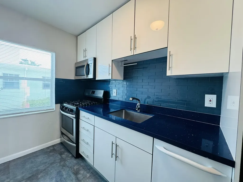 935 8th Street Miami Beach FL 33139