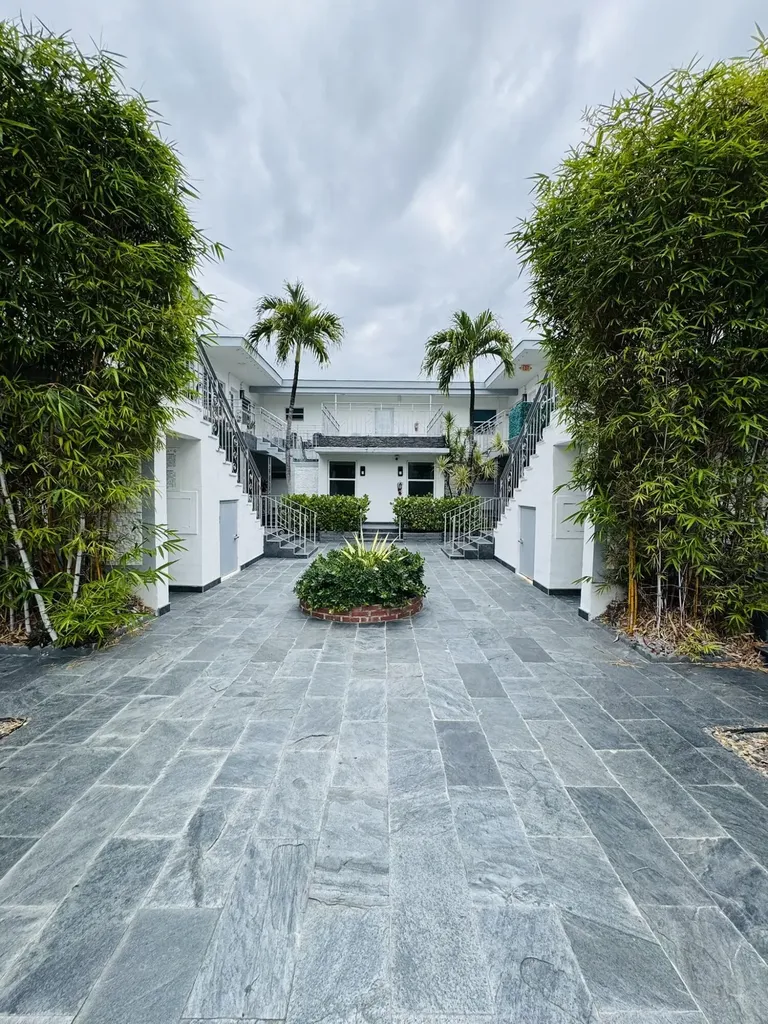 935 8th Street Miami Beach FL 33139