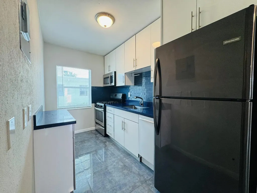 935 8th Street Miami Beach FL 33139