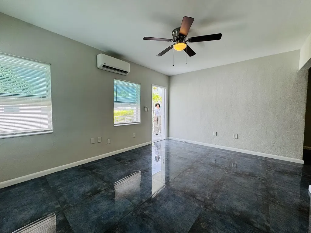 935 8th Street Miami Beach FL 33139