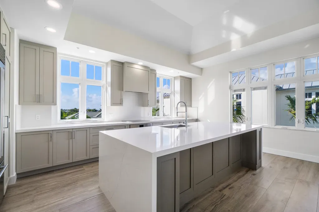 184 Lake Drive Palm Beach Shores FL 33404