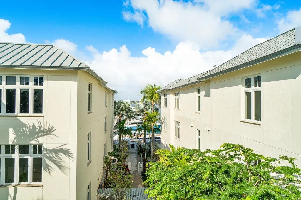 184 Lake Drive Palm Beach Shores FL 33404