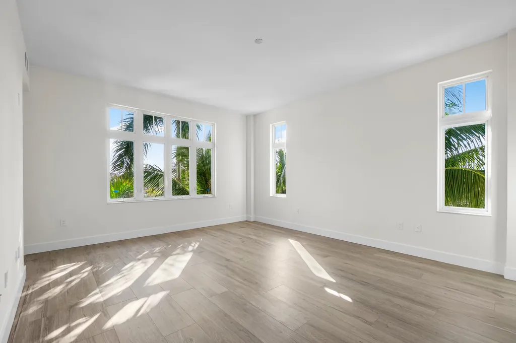 184 Lake Drive Palm Beach Shores FL 33404
