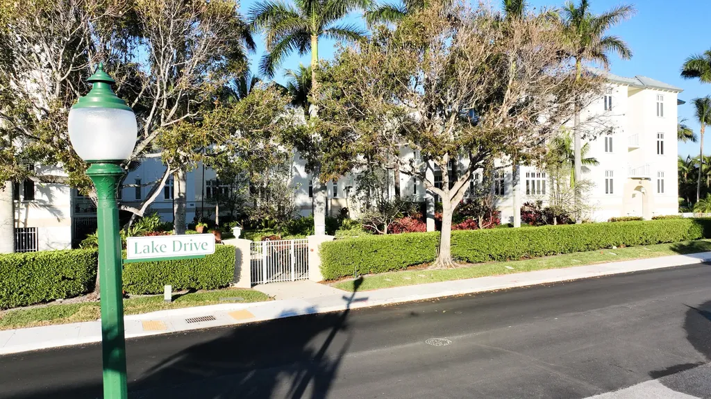 184 Lake Drive Palm Beach Shores FL 33404