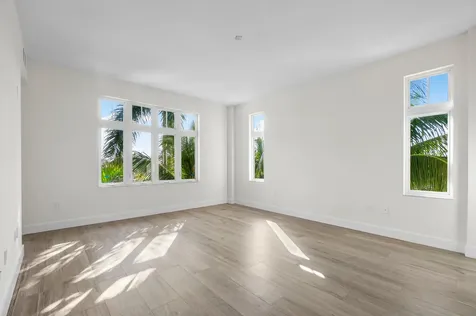 184 Lake Drive Palm Beach Shores FL 33404