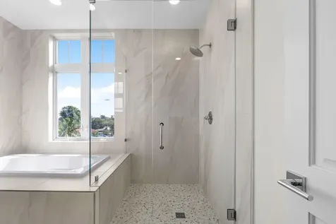 184 Lake Drive Palm Beach Shores FL 33404