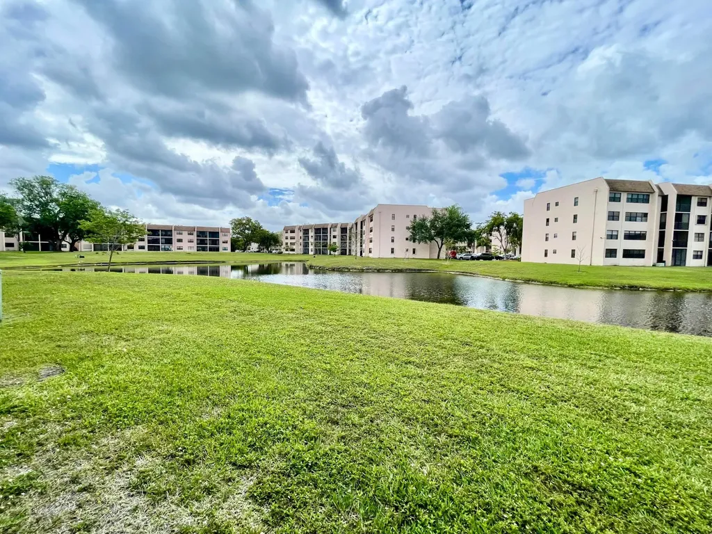 10442 Sunrise Lakes Boulevard Sunrise FL 33322