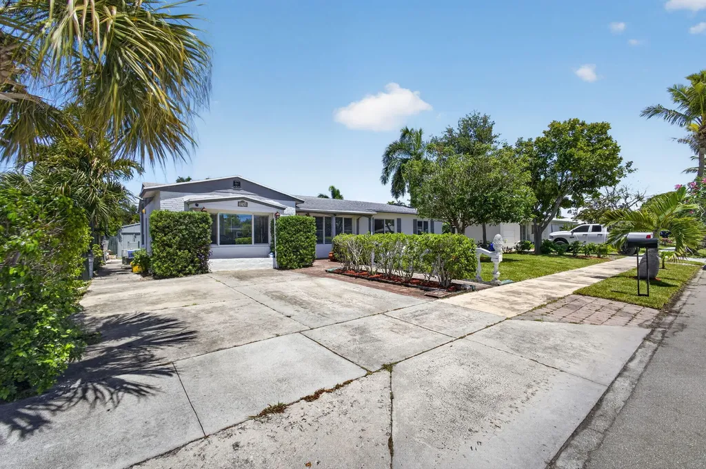 1762 15th Avenue N Lake Worth Beach FL 33460