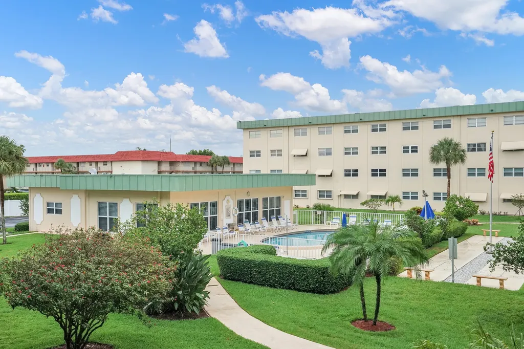 810 SE 7th Street Deerfield Beach FL 33441
