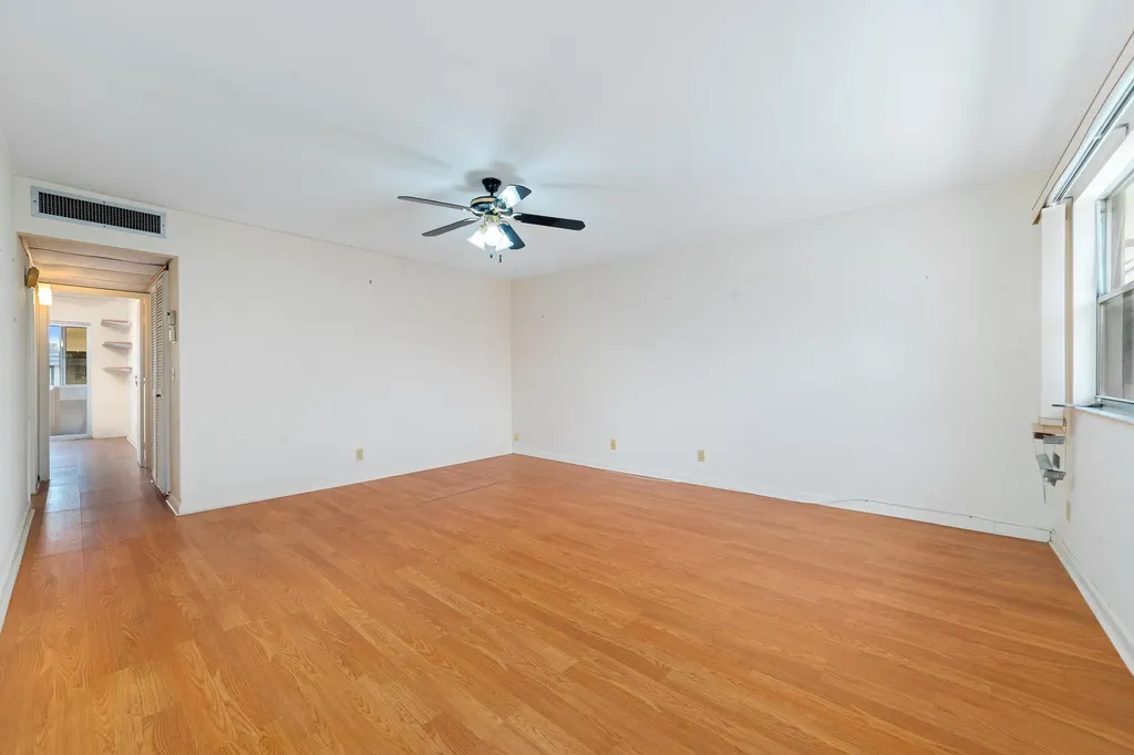 560 Brittany L Delray Beach FL 33446