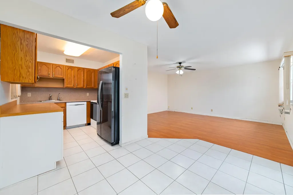 560 Brittany L Delray Beach FL 33446