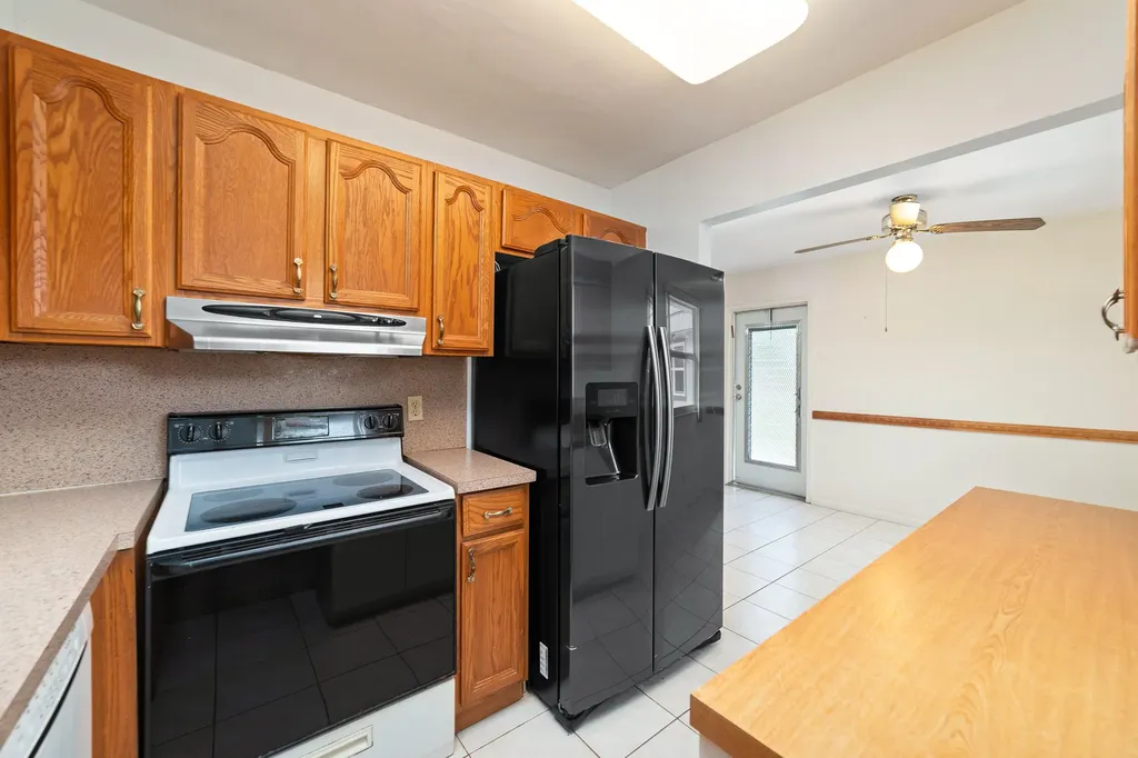 560 Brittany L Delray Beach FL 33446