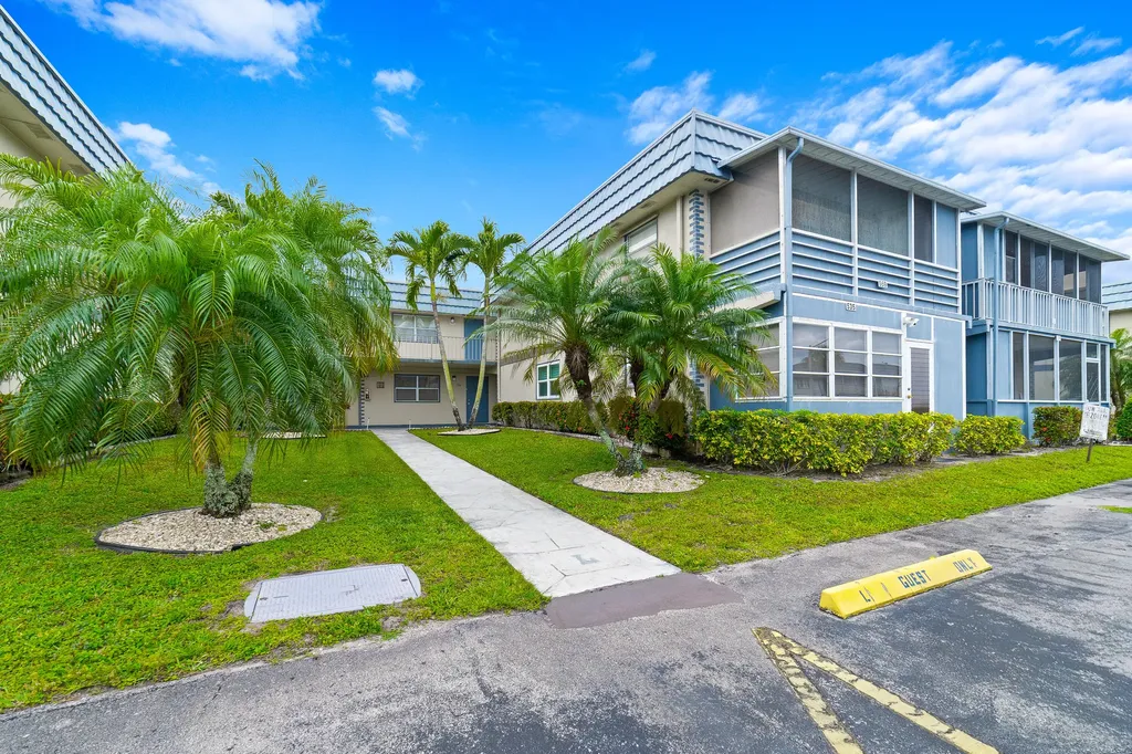 560 Brittany L Delray Beach FL 33446