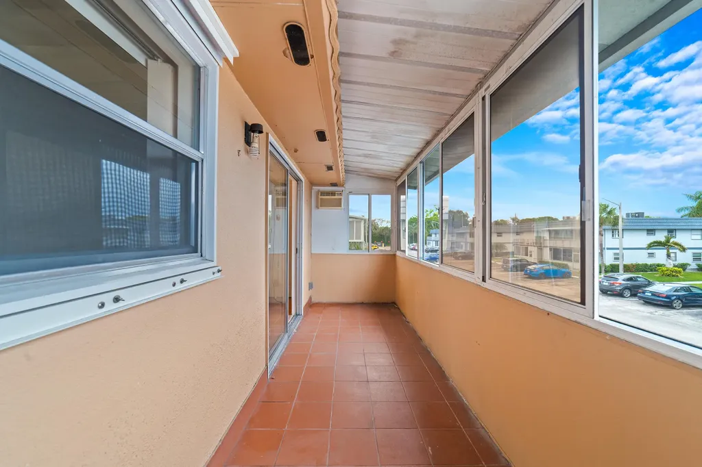 560 Brittany L Delray Beach FL 33446