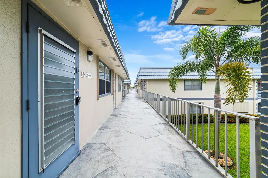560 Brittany L Delray Beach FL 33446