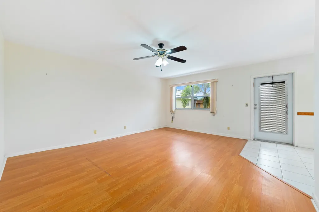 560 Brittany L Delray Beach FL 33446