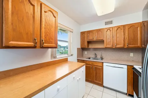 560 Brittany L Delray Beach FL 33446