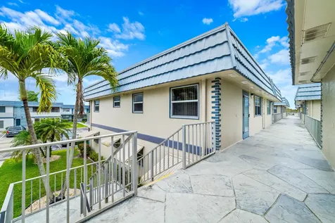 560 Brittany L Delray Beach FL 33446