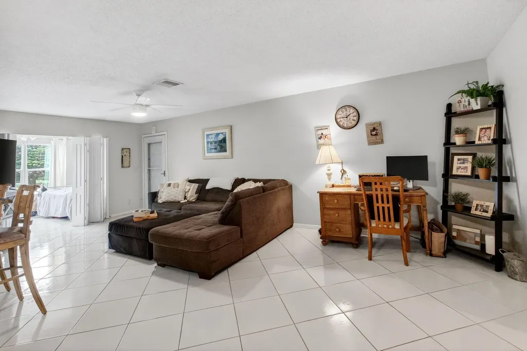 5050 Nesting Way Delray Beach FL 33484