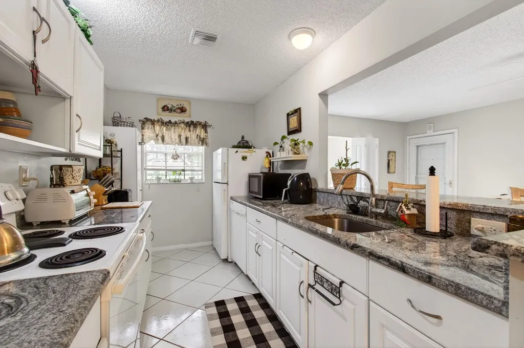 5050 Nesting Way Delray Beach FL 33484