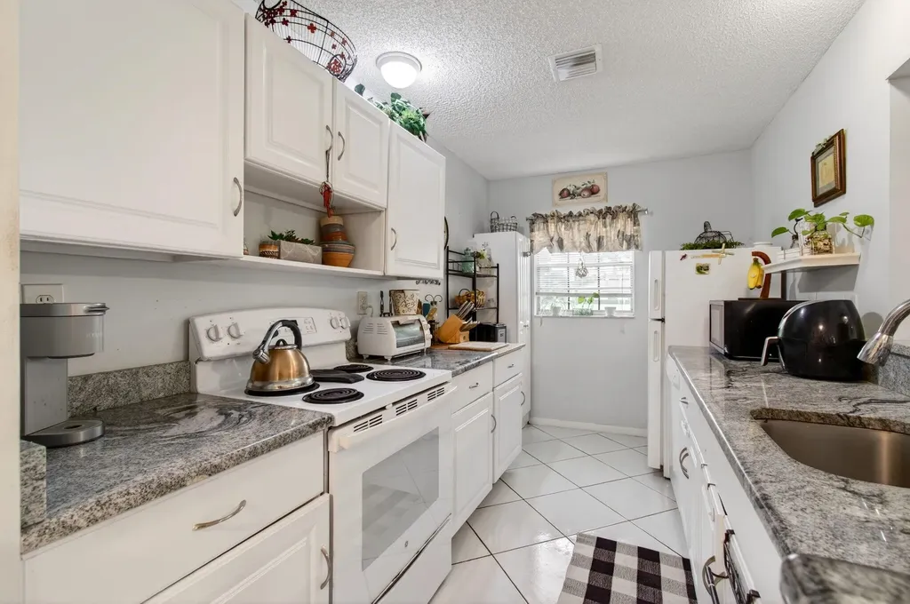 5050 Nesting Way Delray Beach FL 33484