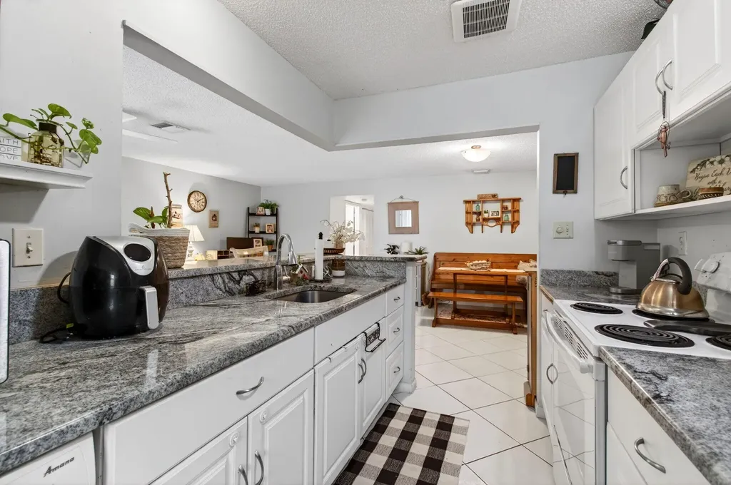 5050 Nesting Way Delray Beach FL 33484
