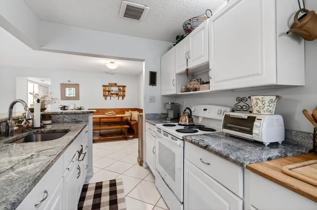 5050 Nesting Way Delray Beach FL 33484