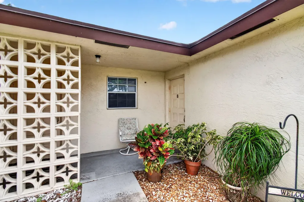 5050 Nesting Way Delray Beach FL 33484