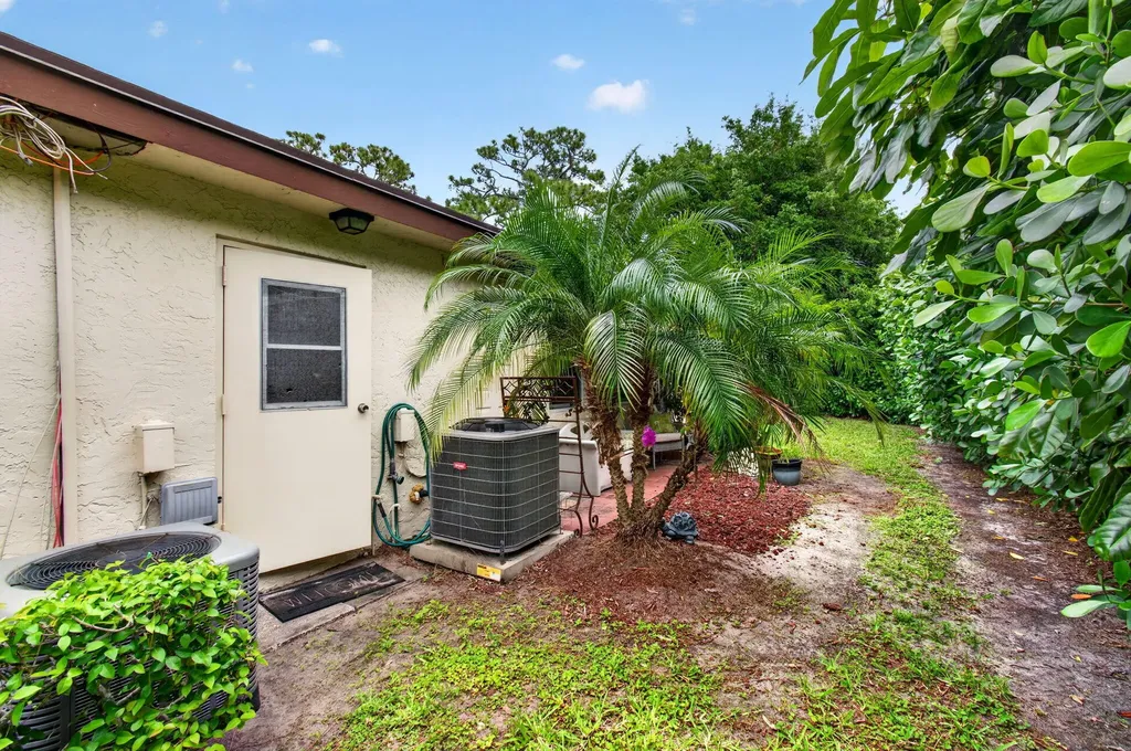 5050 Nesting Way Delray Beach FL 33484