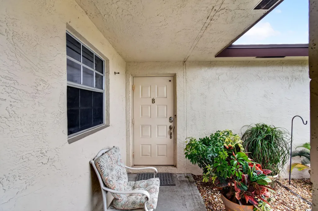 5050 Nesting Way Delray Beach FL 33484