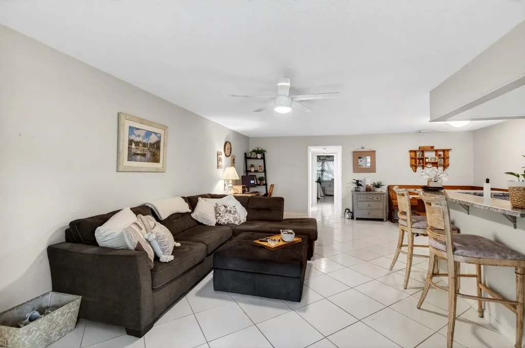 5050 Nesting Way Delray Beach FL 33484