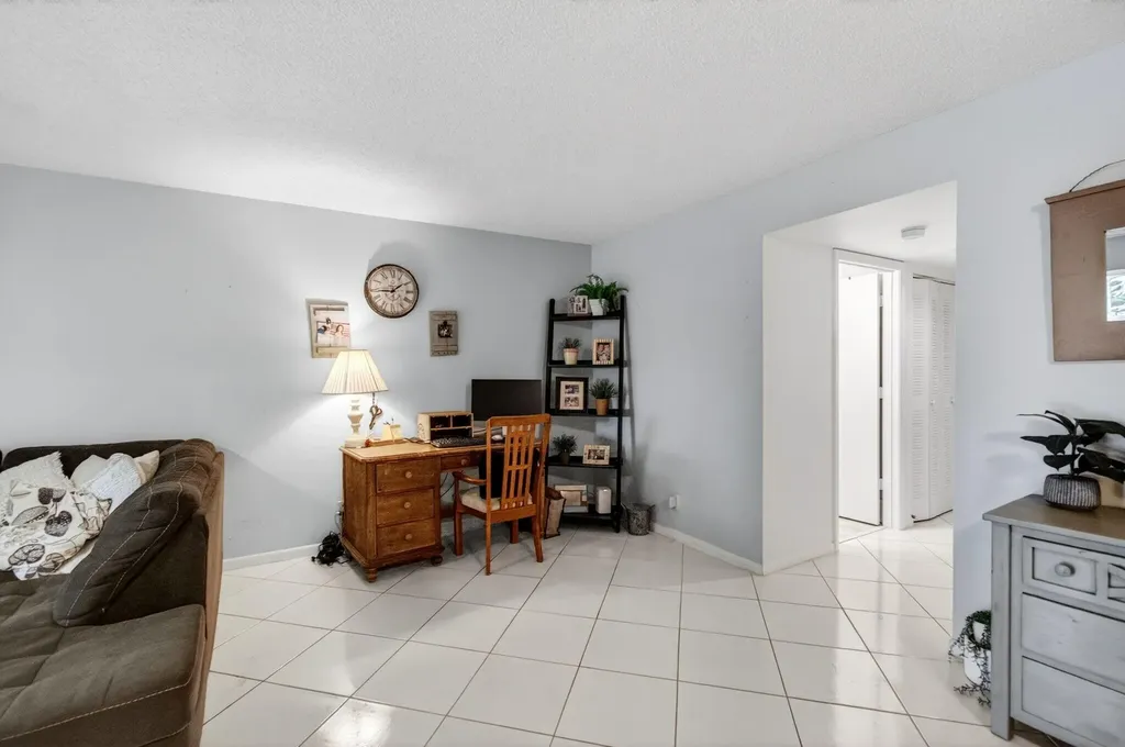 5050 Nesting Way Delray Beach FL 33484