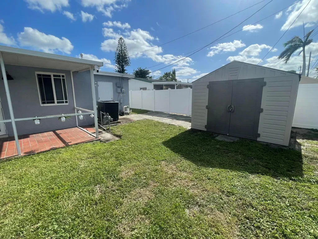 7661 Farragut Street Hollywood FL 33024