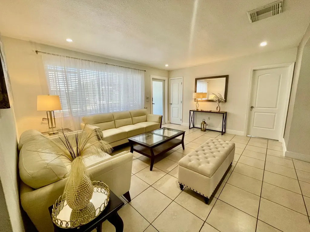 7661 Farragut Street Hollywood FL 33024
