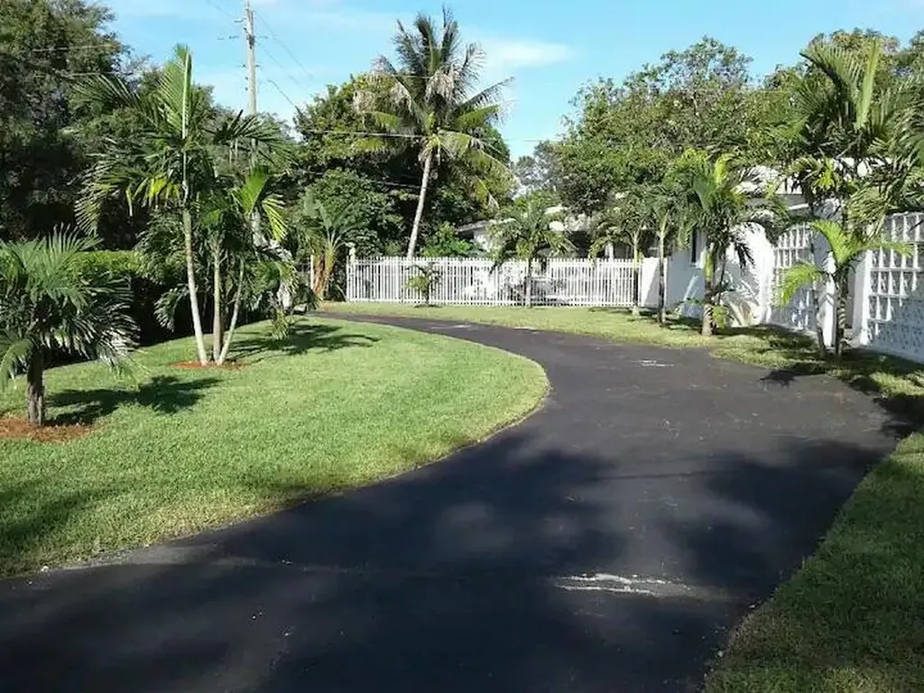 88 NE 154th Street North Miami Beach FL 33162
