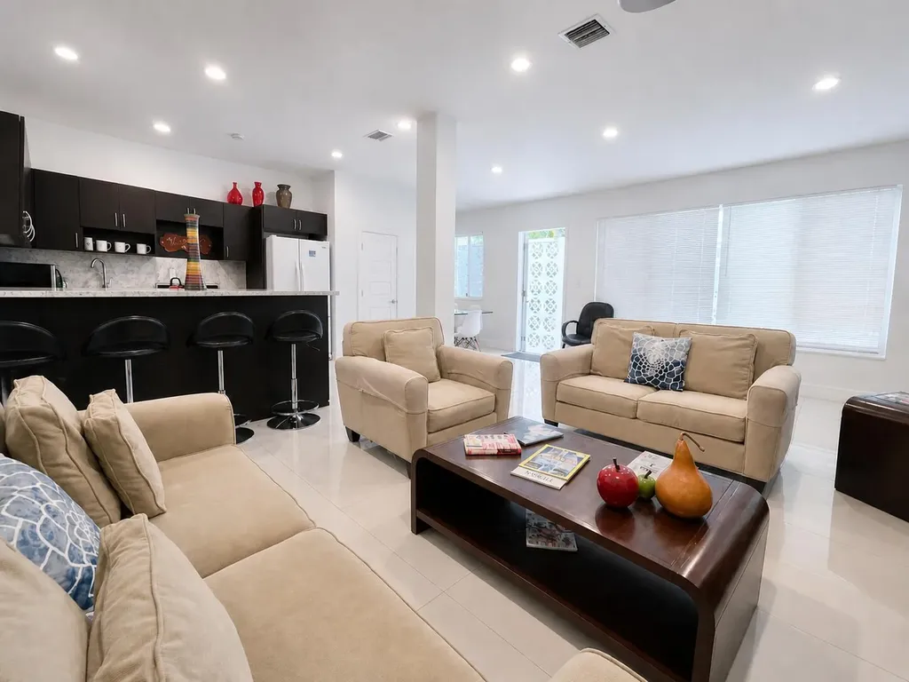 88 NE 154th Street North Miami Beach FL 33162