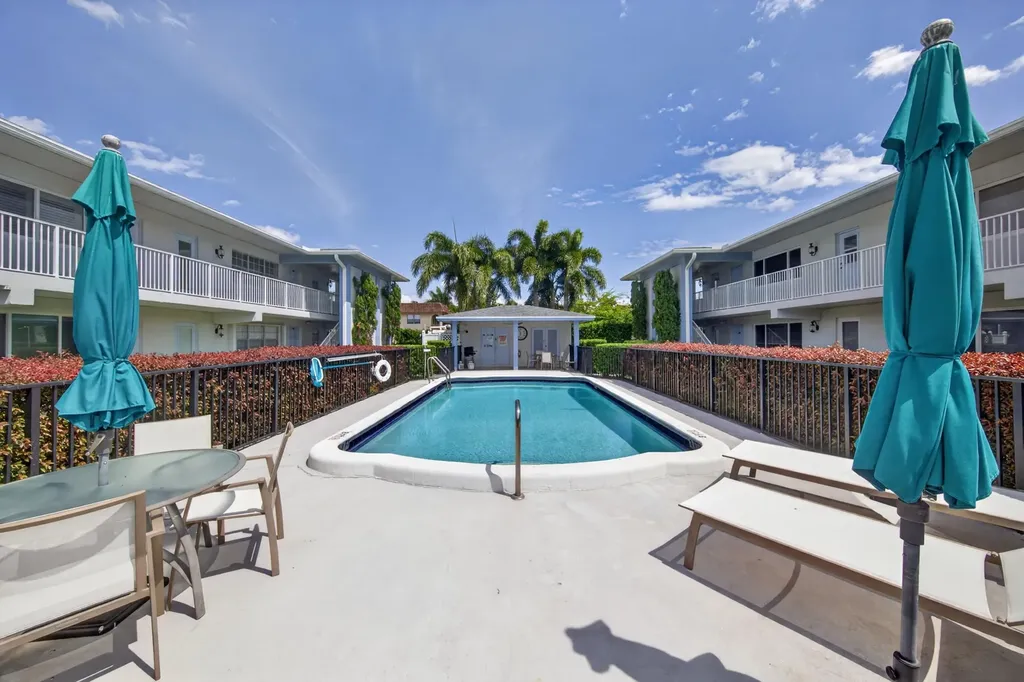 2110 NE 42nd Street Lighthouse Point FL 33064
