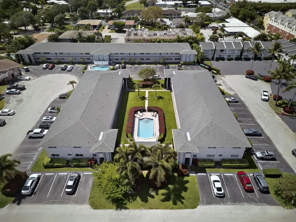 2110 NE 42nd Street Lighthouse Point FL 33064