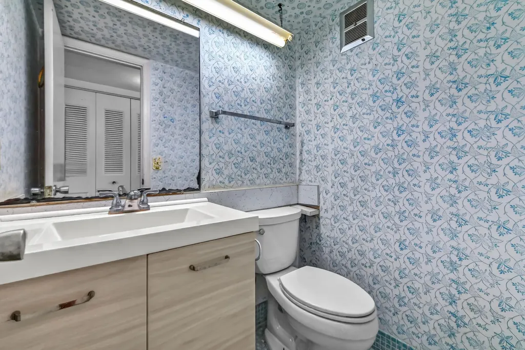 2 Chatham A West Palm Beach FL 33417